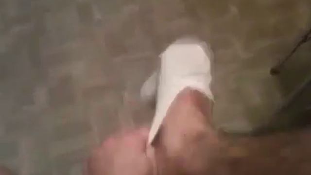 КАК НУЖНО одевать носок одной рукой смотреть онлайн