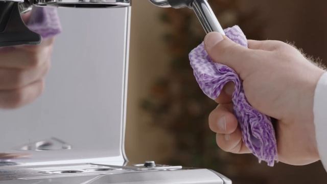 The Barista Touch™ | How to perform a routine steam wand purge | Breville USA смотреть онлайн