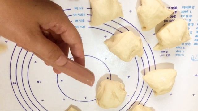 Сосиски в тесте. Казакша рецепт #сосискивтесте #выпечка смотреть онлайн