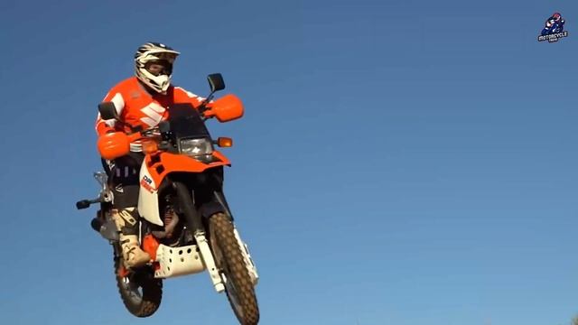2025 SUZUKI DR-8 SM SUPERMOTO PARALEL TWIN LAUNCH SOON!! смотреть онлайн