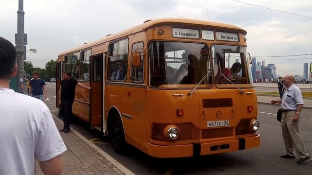 Ретро автобус ЛИАЗ 677 смотреть онлайн