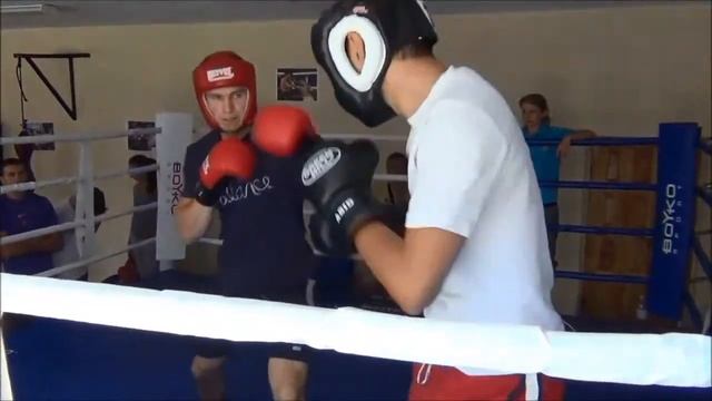 Спарринги по боксу 16 08 2014   Д  Котляренко   М  Семенов