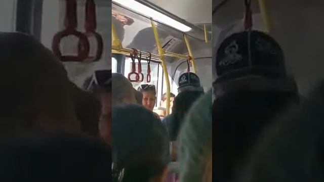 27. 07 .2022 год. Город Уральск. Маршрут номер 5. Неадекватный пассажир угрожал кондуктору. смотреть онлайн