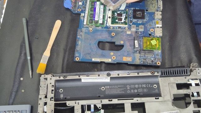 Апгрейд ноутбука HP DV4, увеличение обьема памяти, установка SSD смотреть онлайн