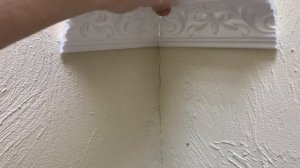 Как вырезать потолочный плинтус. Внутрений угол и острый угол, стыковка плинтуса