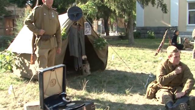 Кременчуг. Солдаты на привале смотреть онлайн