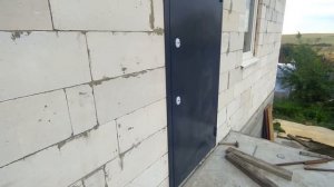 Монтаж входной двери в газобетонные стены