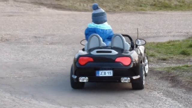 Baby in car-12 volt, 2 engines+remote control смотреть онлайн