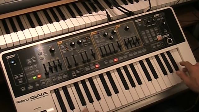 Roland Gaia Tutorial 1 - A BIG Synth Orchestra - Subtractive Synthesis смотреть онлайн