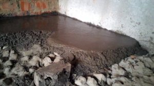 Заливка пола бетоном в гараже, в ручную.