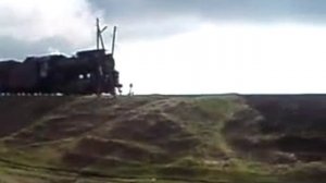 Старинный паровоз едет в Пено