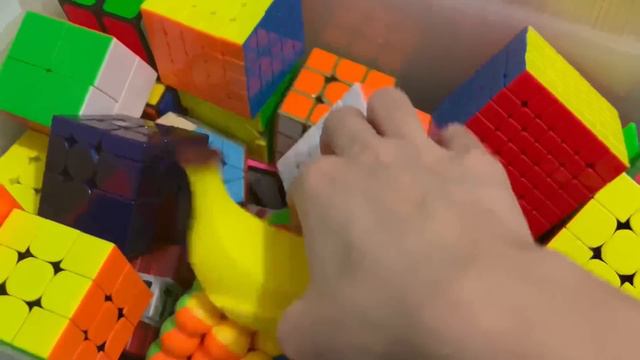 POV: Non-Cuber DESTROYS All Your Rubik’s Cubes… смотреть онлайн