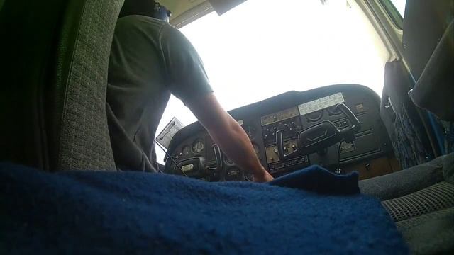 C172N IGY Startup смотреть онлайн