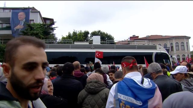 Live: Outside presidential palace in Istanbul as Erdogan set to react to presidential runoff result смотреть онлайн