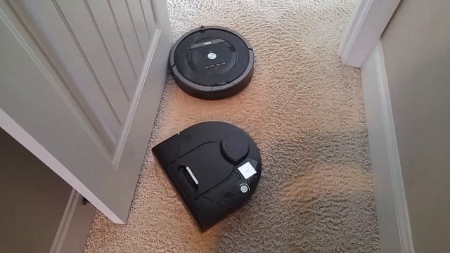 Battle vacuum bots!!! смотреть онлайн