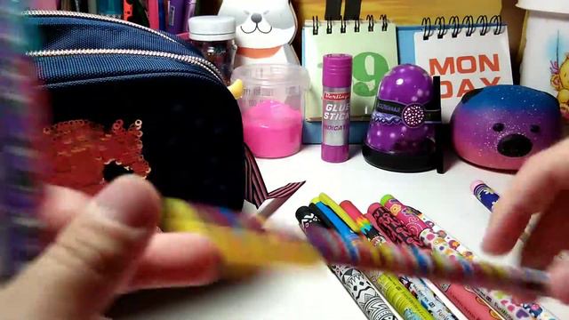 Что в моём пенале. Сколько у меня ручек... 😱 смотреть онлайн