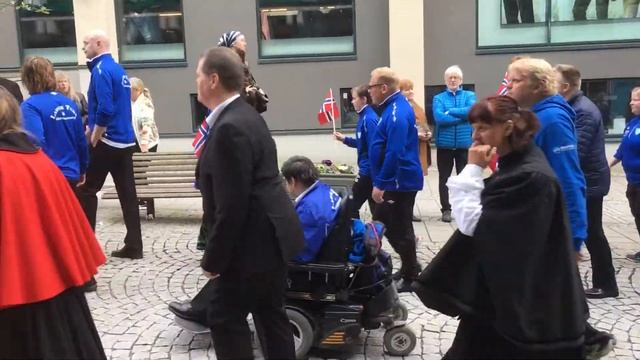 Парад 17 мая.Ларвик,Норвегия смотреть онлайн