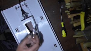 Холодильник Sharp. Замена лампочки по-русски.