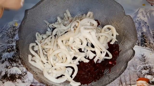 Новый салат, теперь один из моих любимых- со свеклой и кальмарами/Beet salad with squid смотреть онлайн