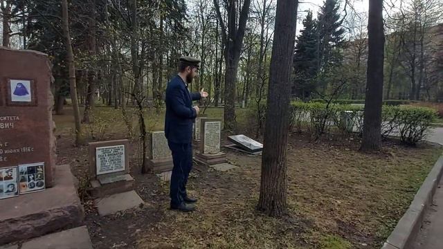 Пасхальная прогулка по Братскому кладбищу; история некрополя и юнкера в боях за Москву смотреть онлайн