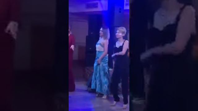 Моя мама с подругами поёт песню смотреть онлайн