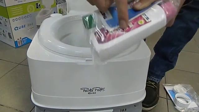 Биотуалет Thetford Porta Potti Qube 165, с механической системой смывания смотреть онлайн
