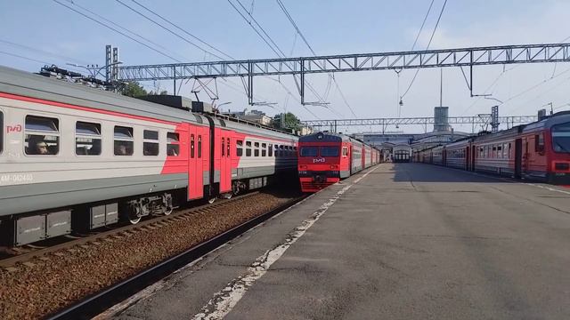 ЭД4М 0424 "Карелия" отправляется с Финляндского вокзала. смотреть онлайн