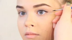 Как рисовать стрелки тенями _ Уроки макияжа