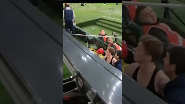 ФУТБОЛИСТЫ дарят ФУТБОЛКИ после матча ЦСКА-КРАСНОДАР смотреть онлайн