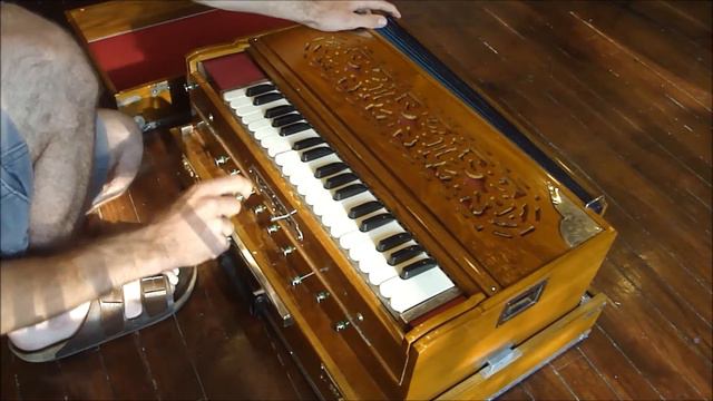 1373 - Vintage Wood B M Harmonium LMH 37 $795 смотреть онлайн