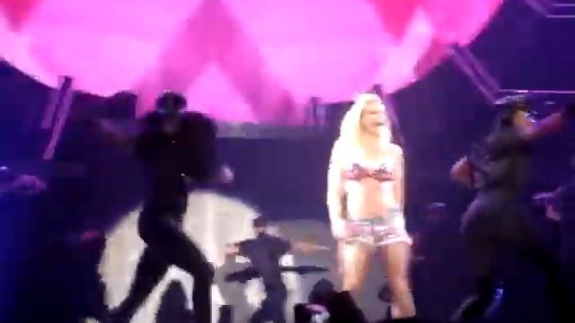 Britney Spears Femme Fatale Tour Moscow 24.09.11 "Womanizer" смотреть онлайн