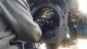 Трактор ЛТЗ Т-40АМ снимаем первичный вал