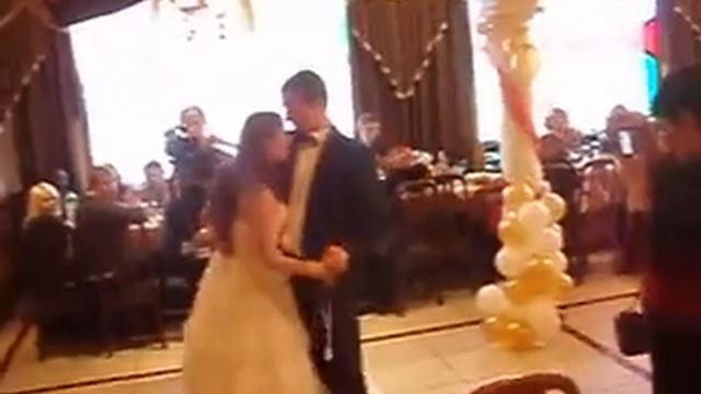 Моменты в жизни, первый танец жиниха и невесты... смотреть онлайн