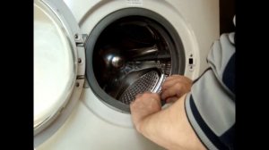 Стиральная машина течет снизу, из под люка