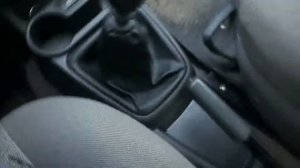 Установка пластиковой облицовки ручного тормоза с подстаканником от Гранты на Калину