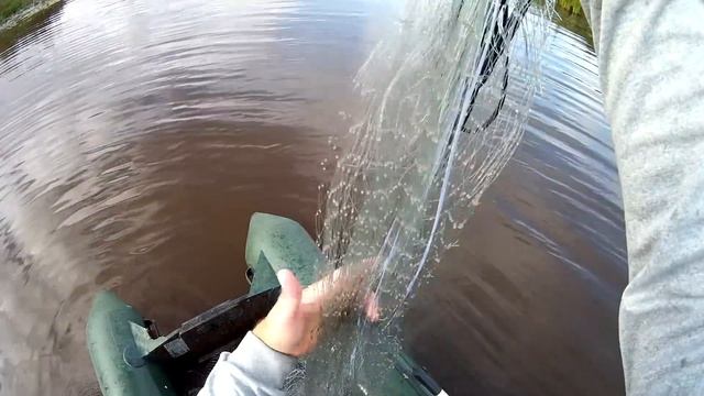Супер улов на Кастинговую сеть!!! Шикарная рыбалка в ненастье! смотреть онлайн