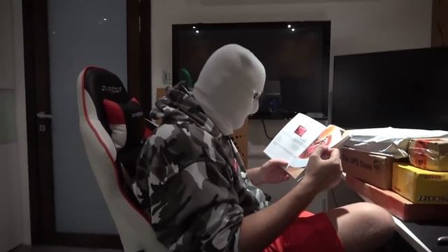 A FAN SENT ME AN lLLEGAL COOKBOOK! смотреть онлайн