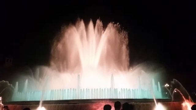 Поющие фонтаны Барселоны. Площадь Испании смотреть онлайн