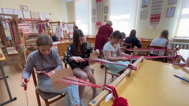 Майстар-клас ДПТ накірунку: "Ткацтва пояса на бердзечку ў традыцыйнай тэхніцы Бярозаўшчыны" смотреть онлайн