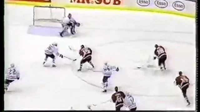 Alex Yashin helps Marian Hossa to score his first NHL playoff goal in game 3 (2001) смотреть онлайн
