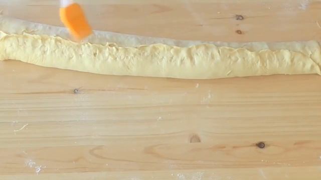Слоеные лепешки с чесноком, сыром и зеленью. Рецепт. смотреть онлайн