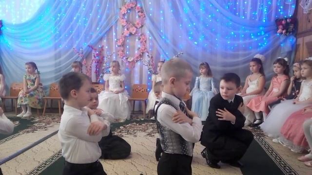 Танец мальчиков к 8Марта смотреть онлайн