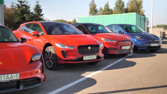 Едем на электрокроссоверах до полной разрядки. Кто поедет домой на эвакуаторе? смотреть онлайн