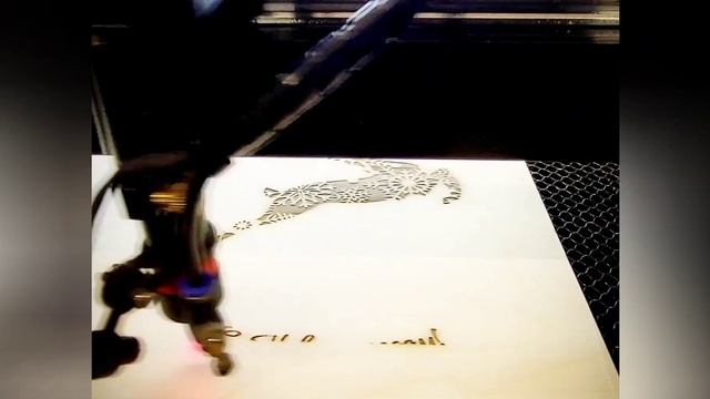 Процесс изготовления игрушки в виде Оленя на лазерном станке смотреть онлайн