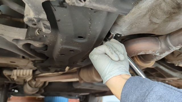 How to Change Engine Oil for (2013) Honda Odyssey смотреть онлайн