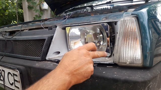 ВАЗ 21099 - как поменять треснутое стекло фары без снятия . смотреть онлайн