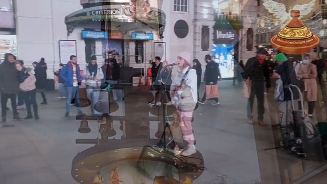 Beth McCarthy | London Piccadilly Circus | Street Entertainer