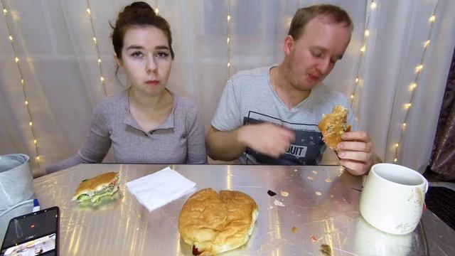 МУКБАНГ ЧИЗБУРГЕР/ХОТ-ДОГ/ШАУРМА/ У нас весело как всегда)) #мукбанг смотреть онлайн