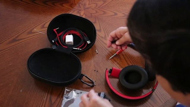How To Fix Your Beats Studio 3 Wireless Headphones Broken Hinge In Under Four Minutes смотреть онлайн