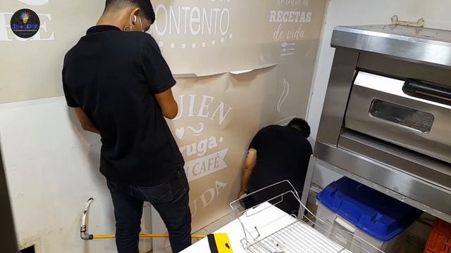 INSTALANDO VINILO ADHESIVO (FOTOMURAL) смотреть онлайн